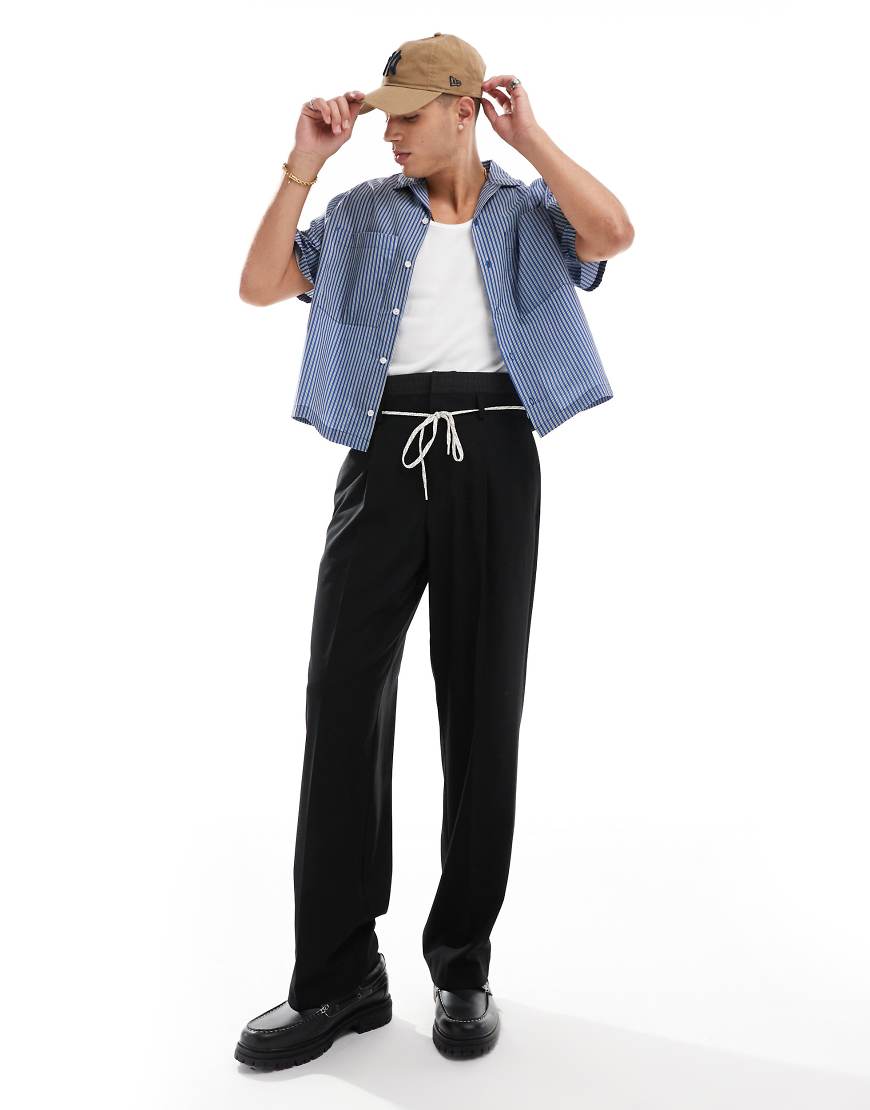 ASOS DESIGN - Elegante Hose in Anthrazit mit weitem Bein und doppeltem Bunddetail-Grau ASOS DESIGN - Elegante Hose in Anthrazit mit weitem Bein und doppeltem Bunddetail-Grau von ASOS DESIGN