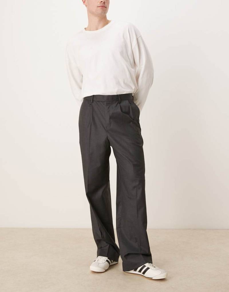 ASOS DESIGN - Elegante Hose in Anthrazit mit weitem Bein und doppelten Bundfalten-Grau von ASOS DESIGN