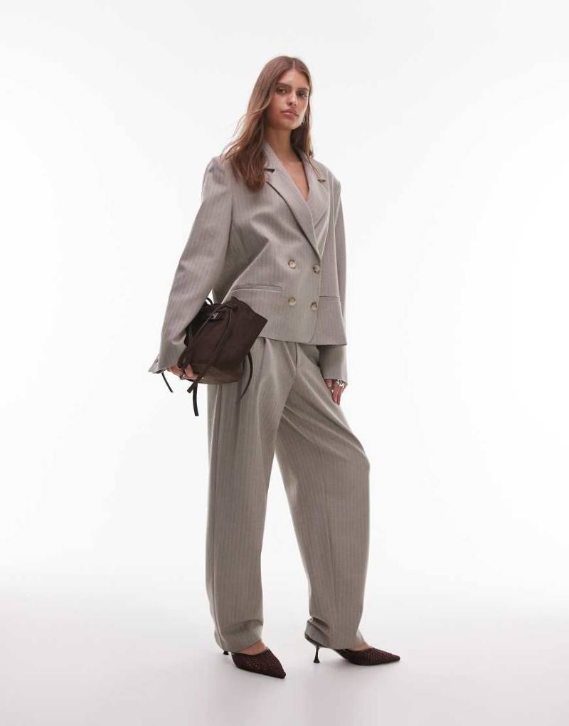 ASOS DESIGN - Elegante Hose in Braun mit Fischgrätmuster und schmal zulaufendem Bein-Brown ASOS DESIGN - Elegante Hose in Braun mit Fischgrätmuster und schmal zulaufendem Bein-Brown von ASOS DESIGN