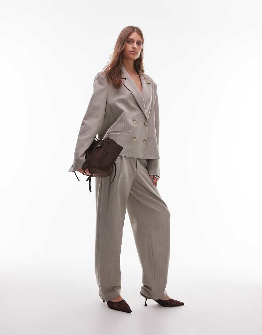 ASOS DESIGN - Elegante Hose in Braun mit Fischgrätmuster und schmal zulaufendem Bein-Brown von ASOS DESIGN