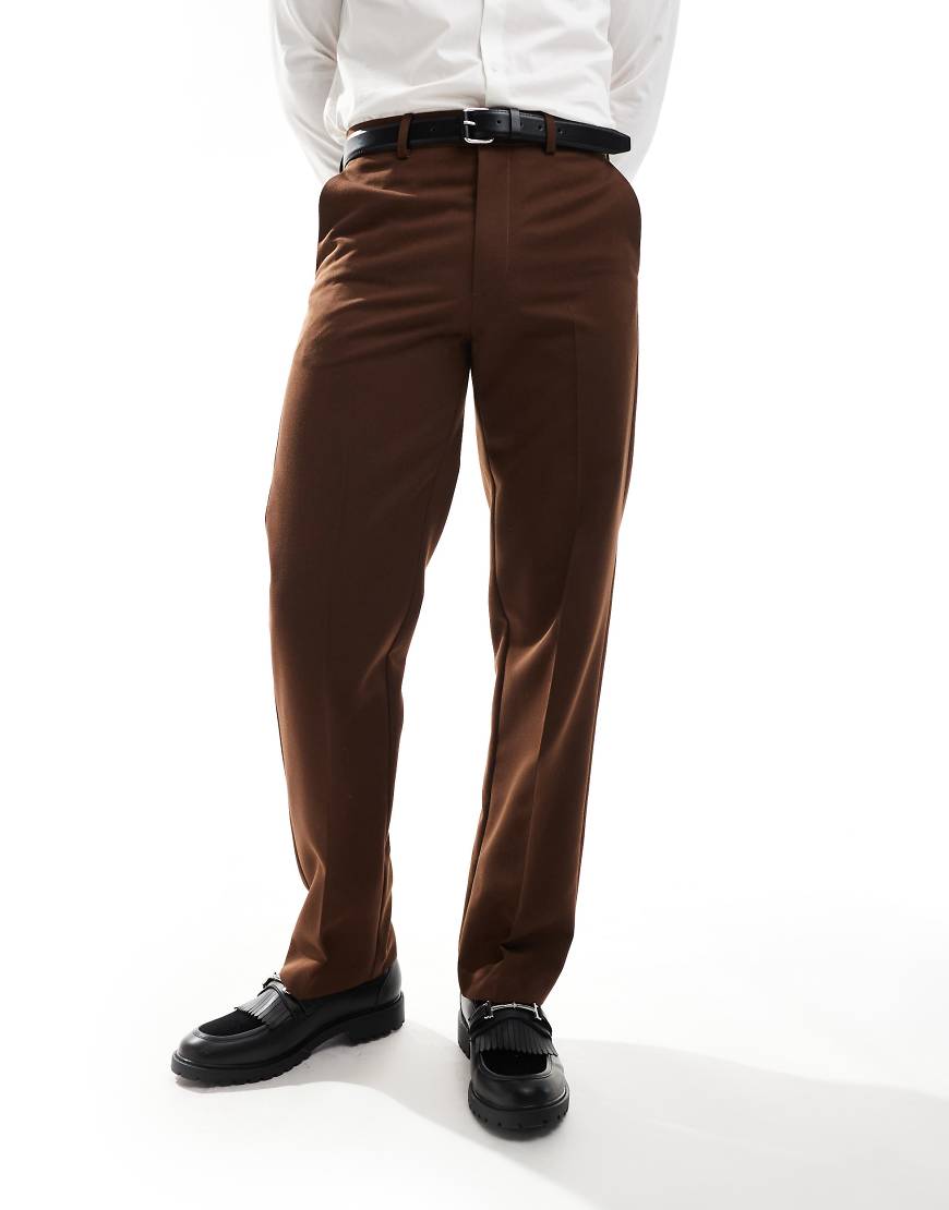 ASOS DESIGN - Elegante Hose in Braun mit geradem Schnitt ASOS DESIGN - Elegante Hose in Braun mit geradem Schnitt von ASOS DESIGN