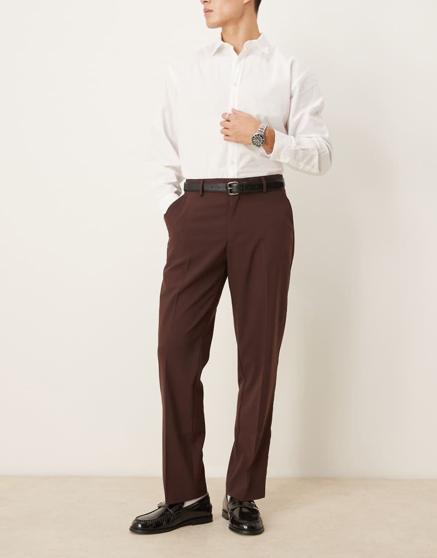 ASOS DESIGN - Elegante Hose in Braun mit geradem Schnitt ASOS DESIGN - Elegante Hose in Braun mit geradem Schnitt von ASOS DESIGN