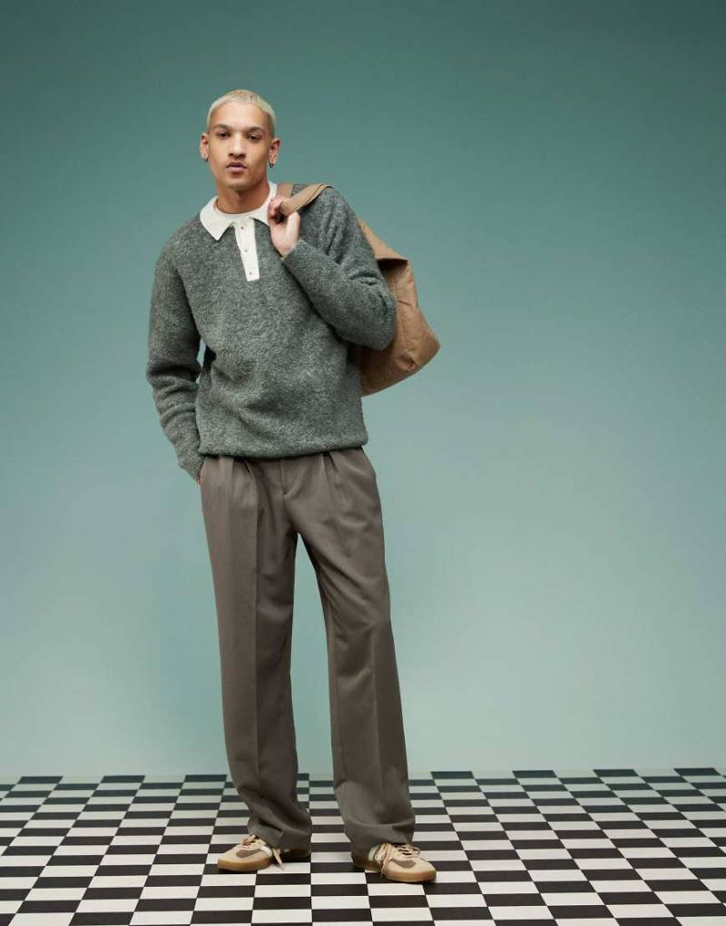 ASOS DESIGN - Elegante Hose in Braun mit weitem Bein und Kellerfalten von ASOS DESIGN
