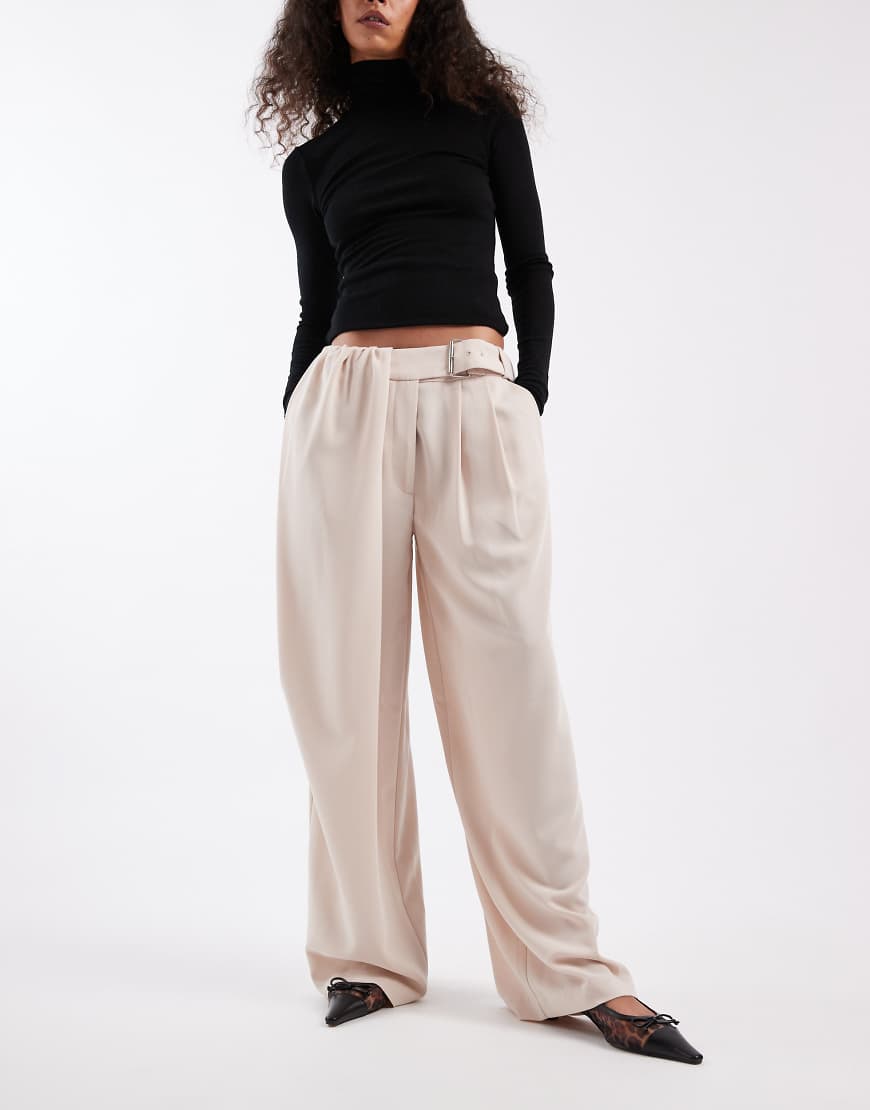 ASOS DESIGN - Elegante Hose in Cremeweiß mit weitem Bein und Overlay-Design ASOS DESIGN - Elegante Hose in Cremeweiß mit weitem Bein und Overlay-Design von ASOS DESIGN