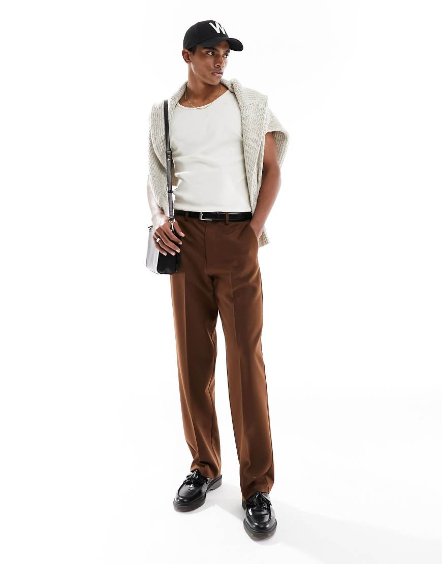 ASOS DESIGN - Elegante Hose in Dunkelbraun mit weitem Bein ASOS DESIGN - Elegante Hose in Dunkelbraun mit weitem Bein von ASOS DESIGN