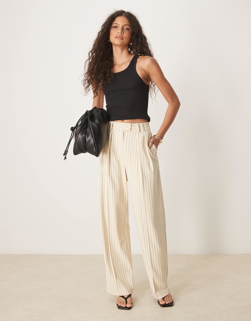 ASOS DESIGN - Elegante Hose in gestreiftem Buttermilchgelb mit weitem Bein und Bundfalten-Bunt ASOS DESIGN - Elegante Hose in gestreiftem Buttermilchgelb mit weitem Bein und Bundfalten-Bunt von ASOS DESIGN