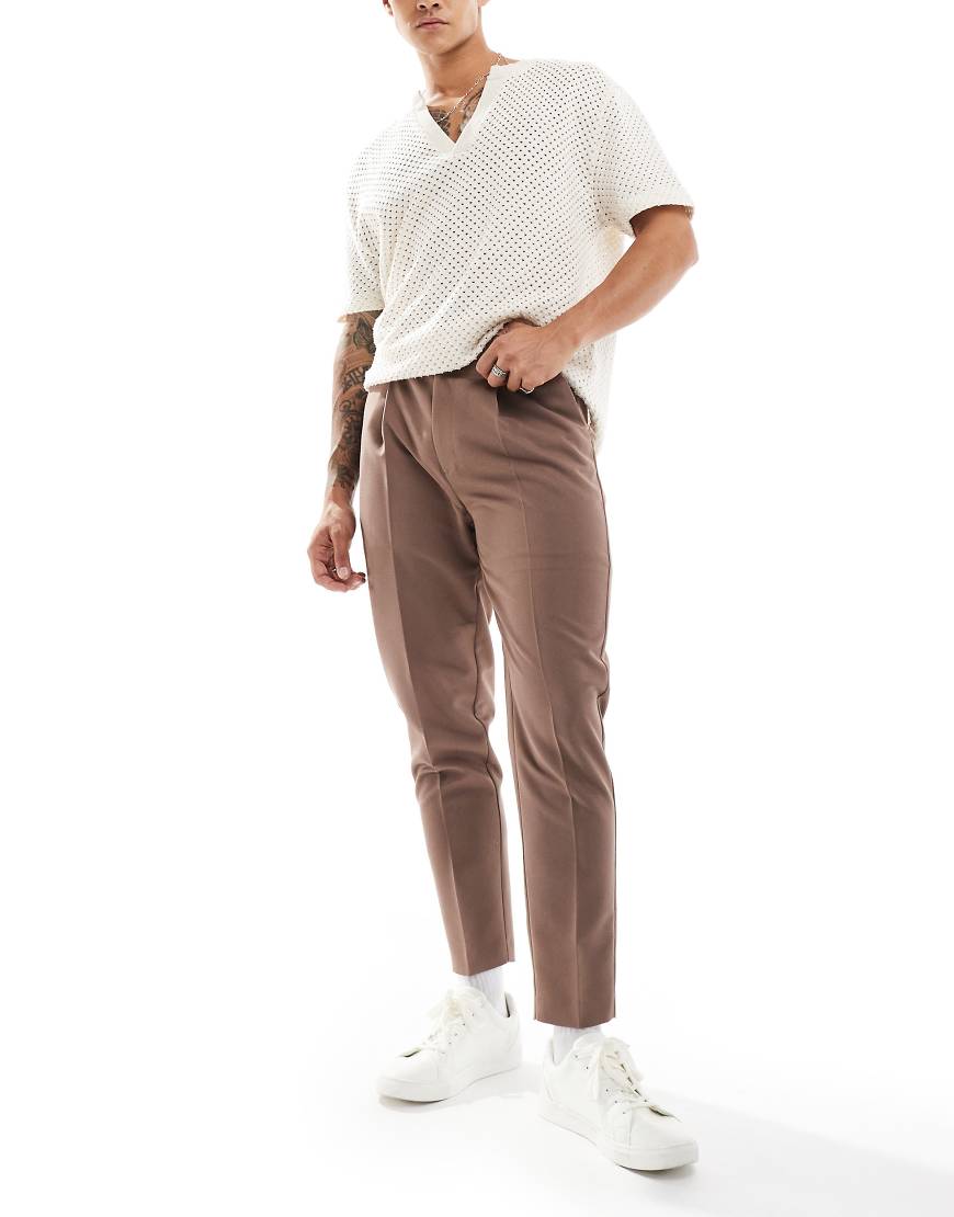 ASOS DESIGN - Elegante Hose in Hellbraun mit schmal zulaufendem Schnitt ASOS DESIGN - Elegante Hose in Hellbraun mit schmal zulaufendem Schnitt von ASOS DESIGN