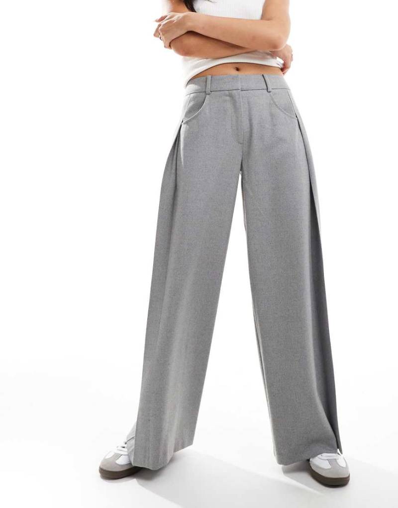ASOS DESIGN - Elegante Hose in Hellgrau mit weitem Bein und seitlichen Bundfalten-Grün von ASOS DESIGN