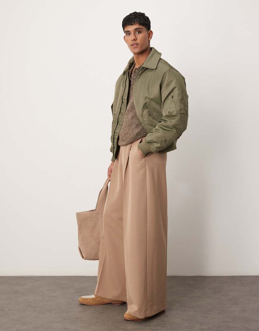 ASOS DESIGN - Elegante Hose in Kamelbeige mit extrem weitem Bein und Bundfalte vorne-Braun ASOS DESIGN - Elegante Hose in Kamelbeige mit extrem weitem Bein und Bundfalte vorne-Braun von ASOS DESIGN
