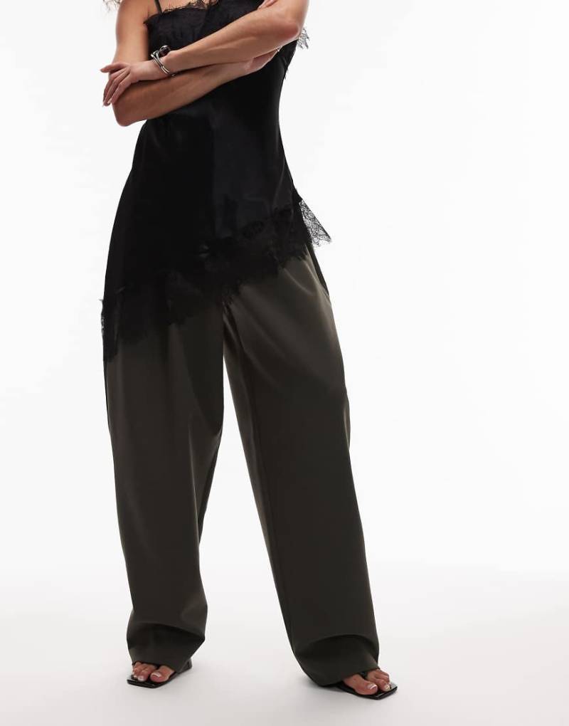 ASOS DESIGN - Elegante Hose in Khaki mit sehr hohem Bund und abgerundetem Bein-Grün von ASOS DESIGN