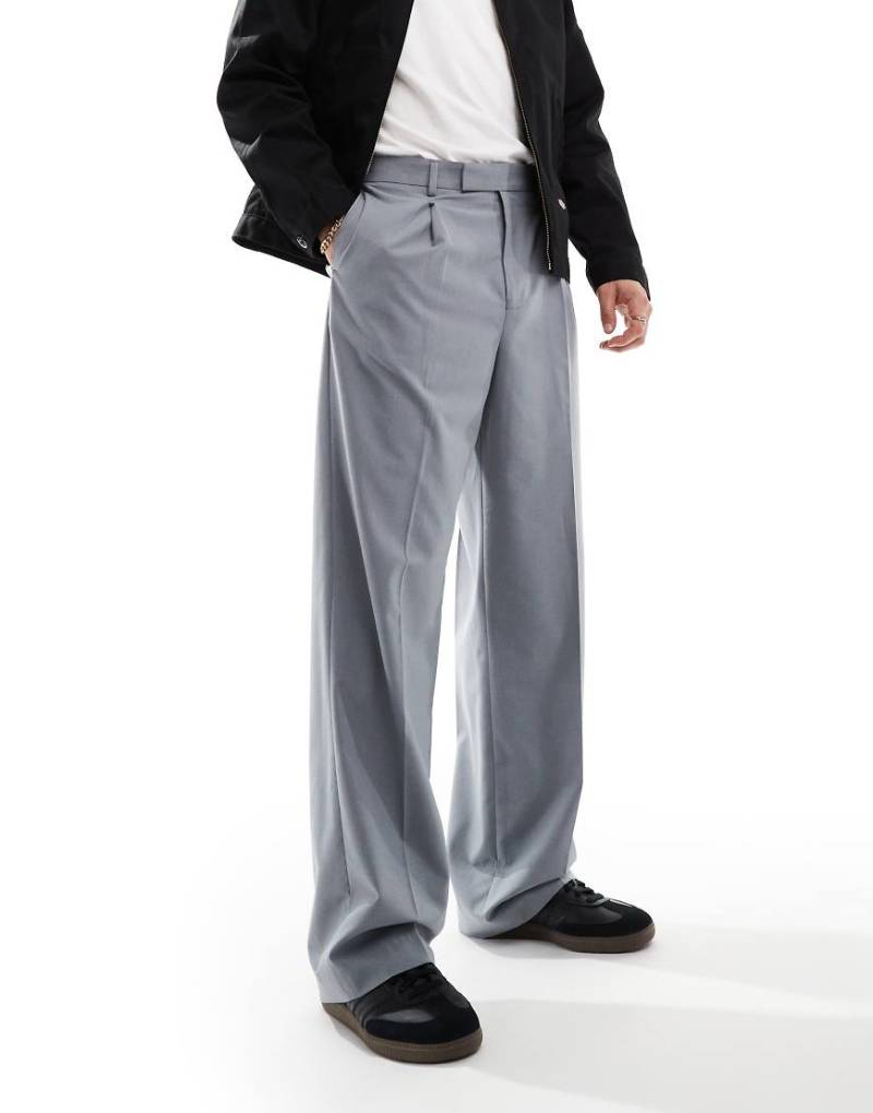 ASOS DESIGN - Elegante Hose in Mittelgrau mit weitem Bein und doppelter Bundfalte von ASOS DESIGN