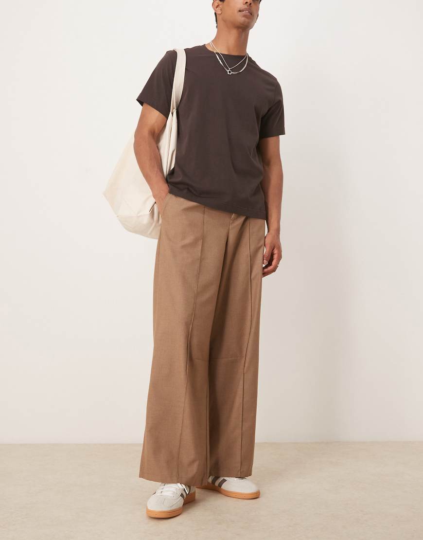 ASOS DESIGN - Elegante Hose in Pilzbraun mit Hufeisen-Design und Biesen vorne-Neutral ASOS DESIGN - Elegante Hose in Pilzbraun mit Hufeisen-Design und Biesen vorne-Neutral von ASOS DESIGN
