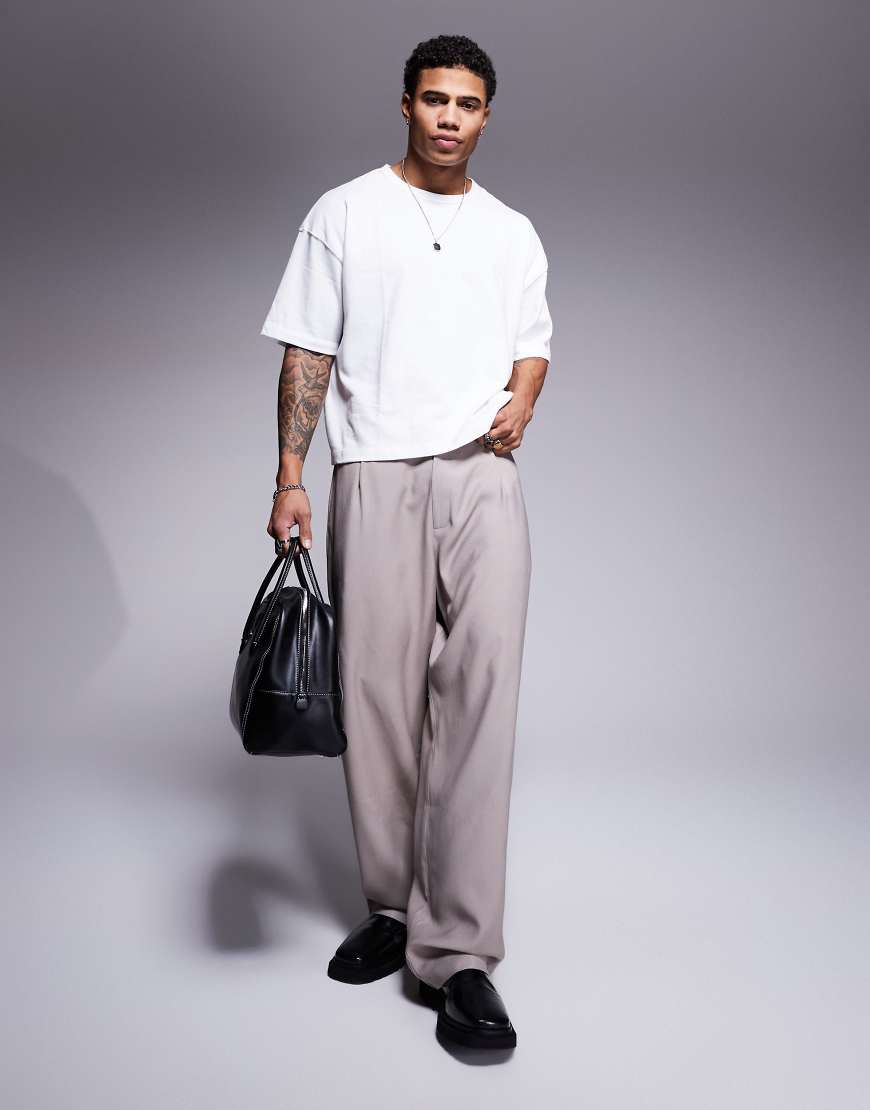 ASOS DESIGN - Elegante Hose in Pilzbraun mit weitem Bein ASOS DESIGN - Elegante Hose in Pilzbraun mit weitem Bein von ASOS DESIGN