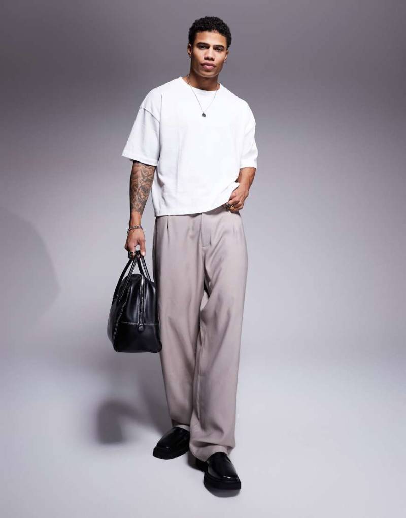 ASOS DESIGN - Elegante Hose in Pilzbraun mit weitem Bein von ASOS DESIGN