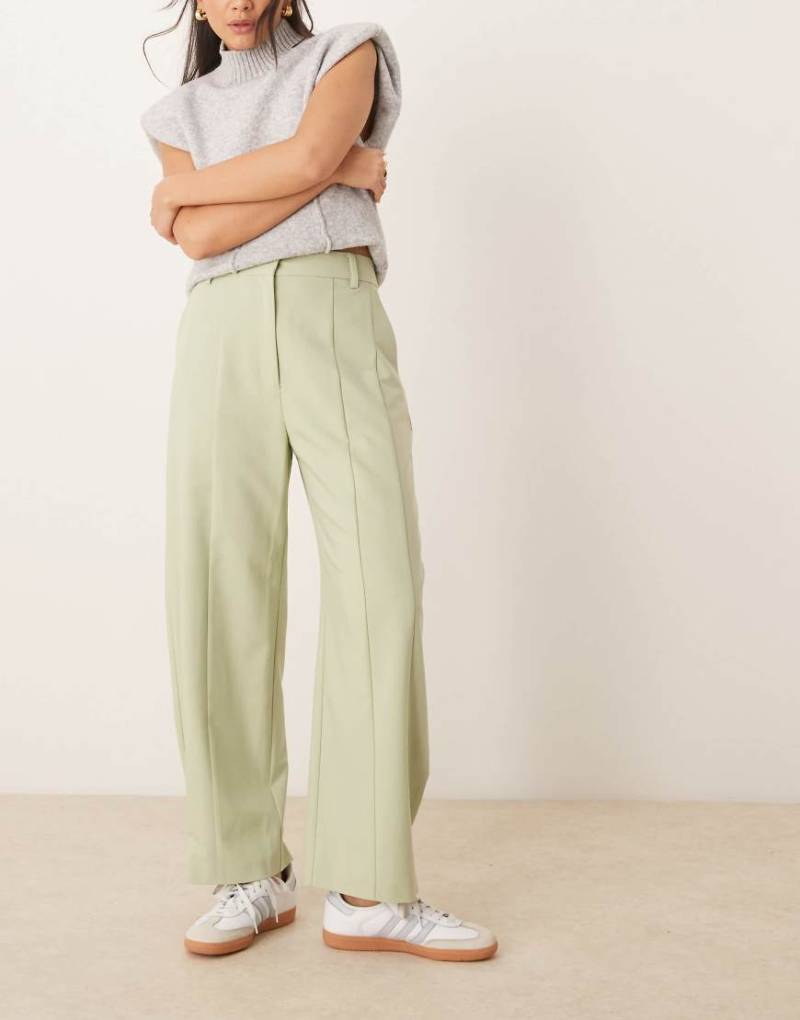 ASOS DESIGN - Elegante Hose in Pistazie mit Laschen-Detail-Grün von ASOS DESIGN