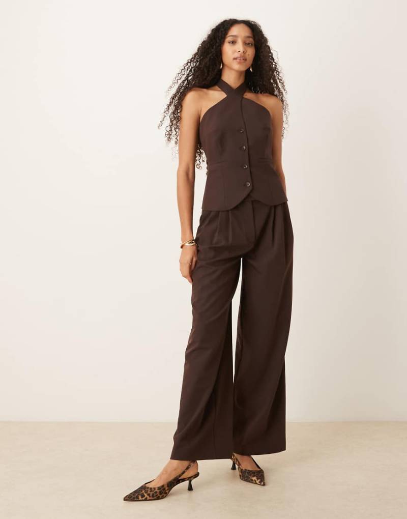 ASOS DESIGN - Elegante Hose in Schokobraun mit weitem Bein und drei Bundfalten, Kombiteil-Brown von ASOS DESIGN