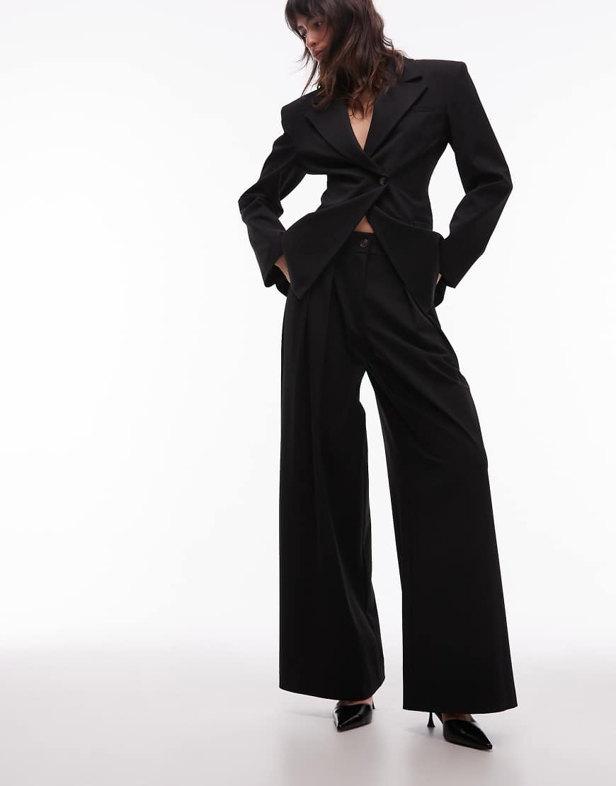 ASOS DESIGN - Elegante Hose in Schwarz mit hohem Bund und Bundfalten von ASOS DESIGN