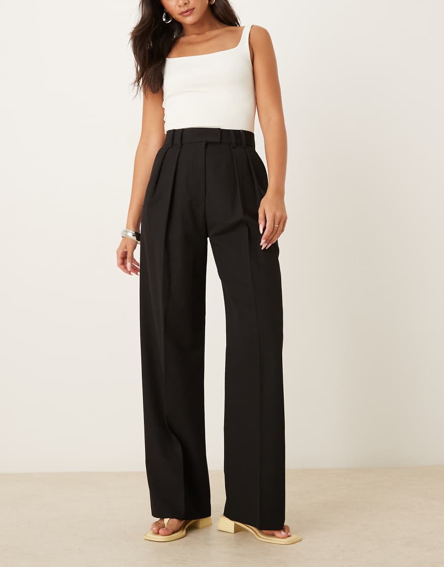 ASOS DESIGN - Elegante Hose in Schwarz mit weitem Bein und Bundfalten von ASOS DESIGN