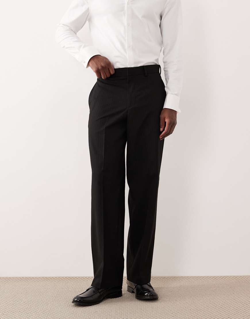 ASOS DESIGN - Elegante Hose in Schwarz mit weitem Bein und Metallic-Nadelstreifen-Rot von ASOS DESIGN