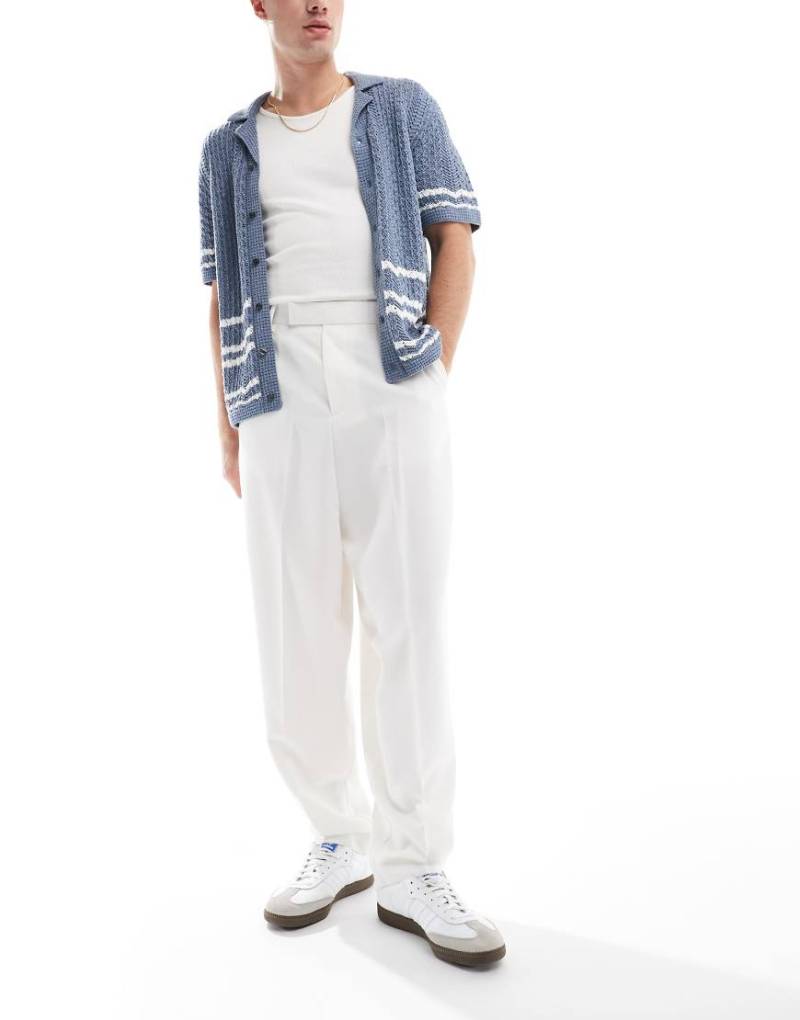 ASOS DESIGN - Elegante Hose in Weiß mit Ballon-Beinschnitt von ASOS DESIGN