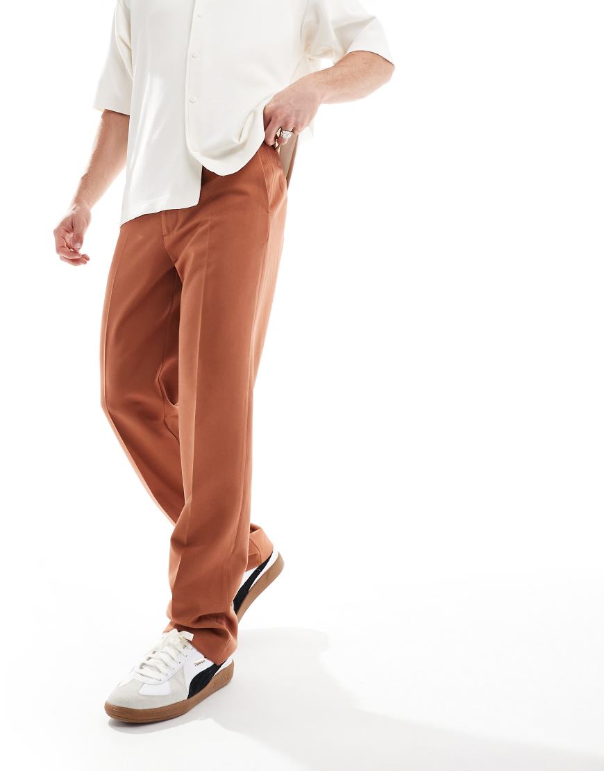ASOS DESIGN - Elegante Hose in gedämpftem Rostrot mit geradem Schnitt-Orange ASOS DESIGN - Elegante Hose in gedämpftem Rostrot mit geradem Schnitt-Orange von ASOS DESIGN