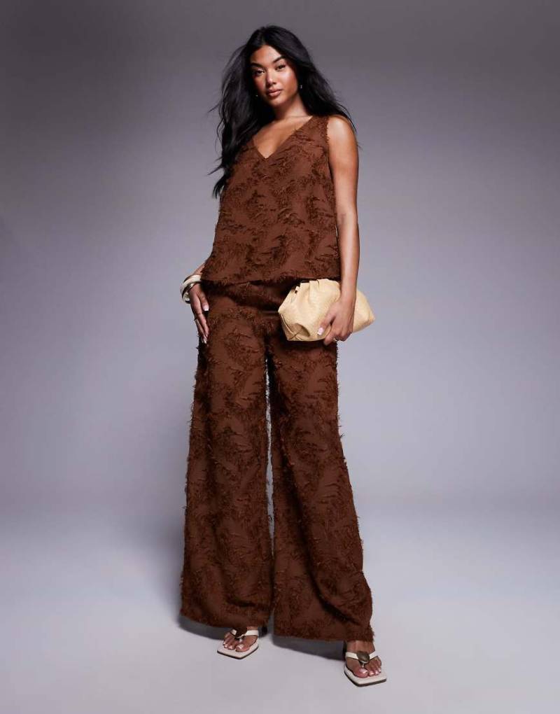 ASOS DESIGN - Elegante Hose in strukturiertem Braun, Kombiteil von ASOS DESIGN