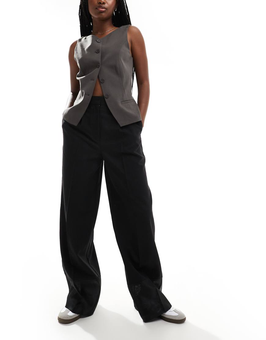 ASOS DESIGN - Elegante Hose in transparentem Schwarz mit weitem Bein ASOS DESIGN - Elegante Hose in transparentem Schwarz mit weitem Bein von ASOS DESIGN