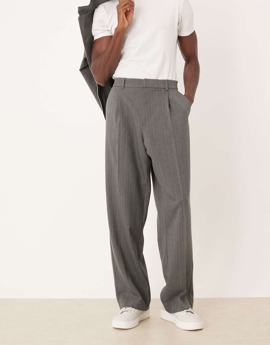 ASOS DESIGN - Elegante Hose mit geradem Schnitt in Anthrazit mit Nadelstreifen, Kombiteil-Grau von ASOS DESIGN