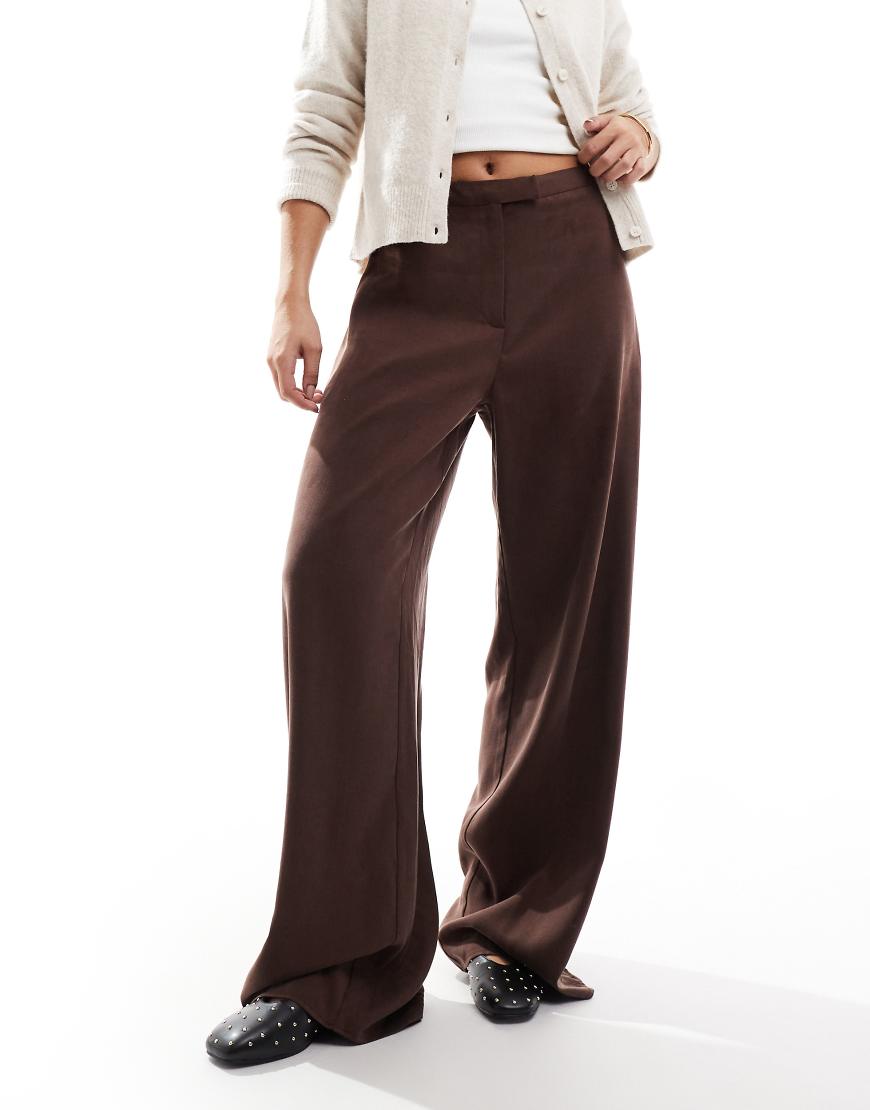 ASOS DESIGN - Elegante Hose mit weitem Bein in Schokobraun ASOS DESIGN - Elegante Hose mit weitem Bein in Schokobraun von ASOS DESIGN
