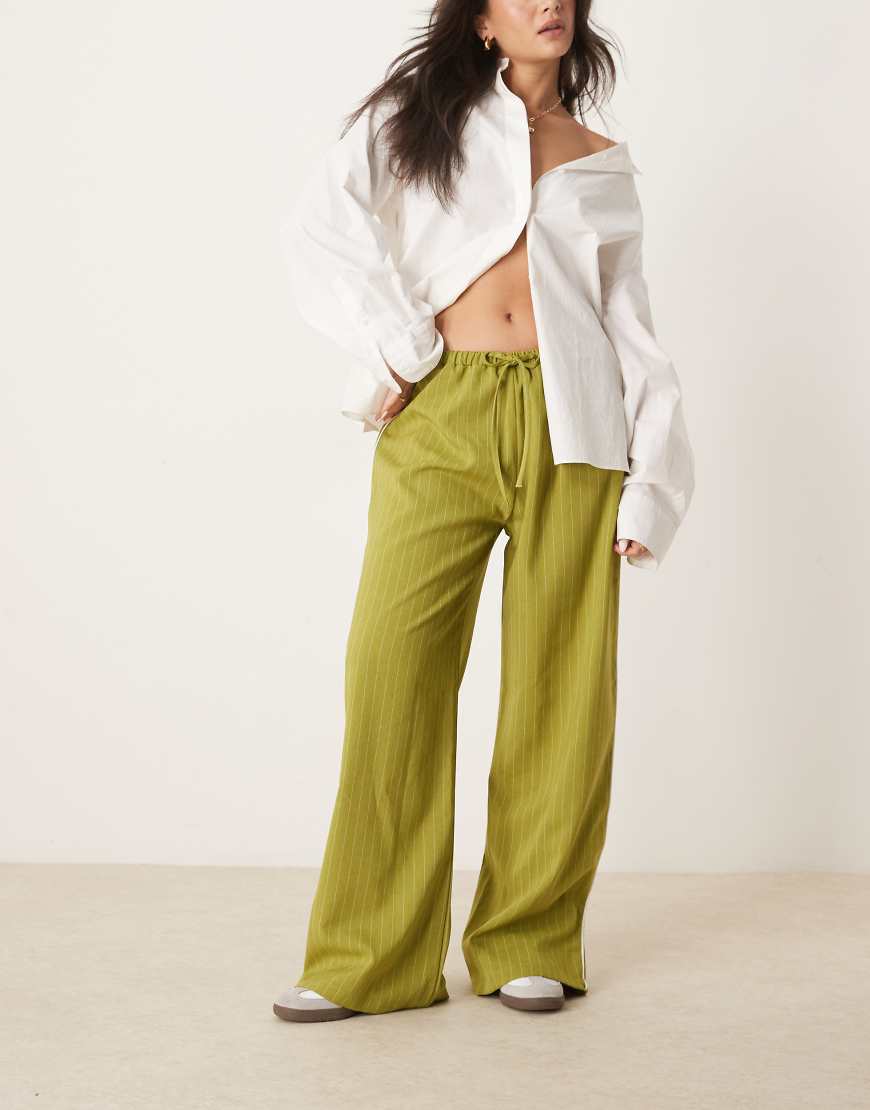 ASOS DESIGN - Elegante Hose mit weitem Bein und seitlichem Kontraststreifen-Grün ASOS DESIGN - Elegante Hose mit weitem Bein und seitlichem Kontraststreifen-Grün von ASOS DESIGN