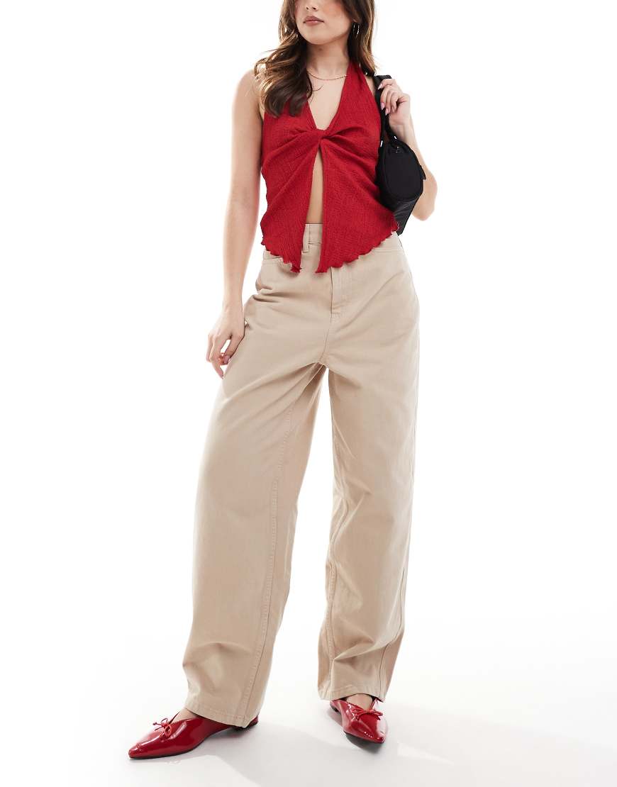 ASOS DESIGN - Elegante Jeans in neutralem Farbton mit abgerundetem Beinschnitt von ASOS DESIGN