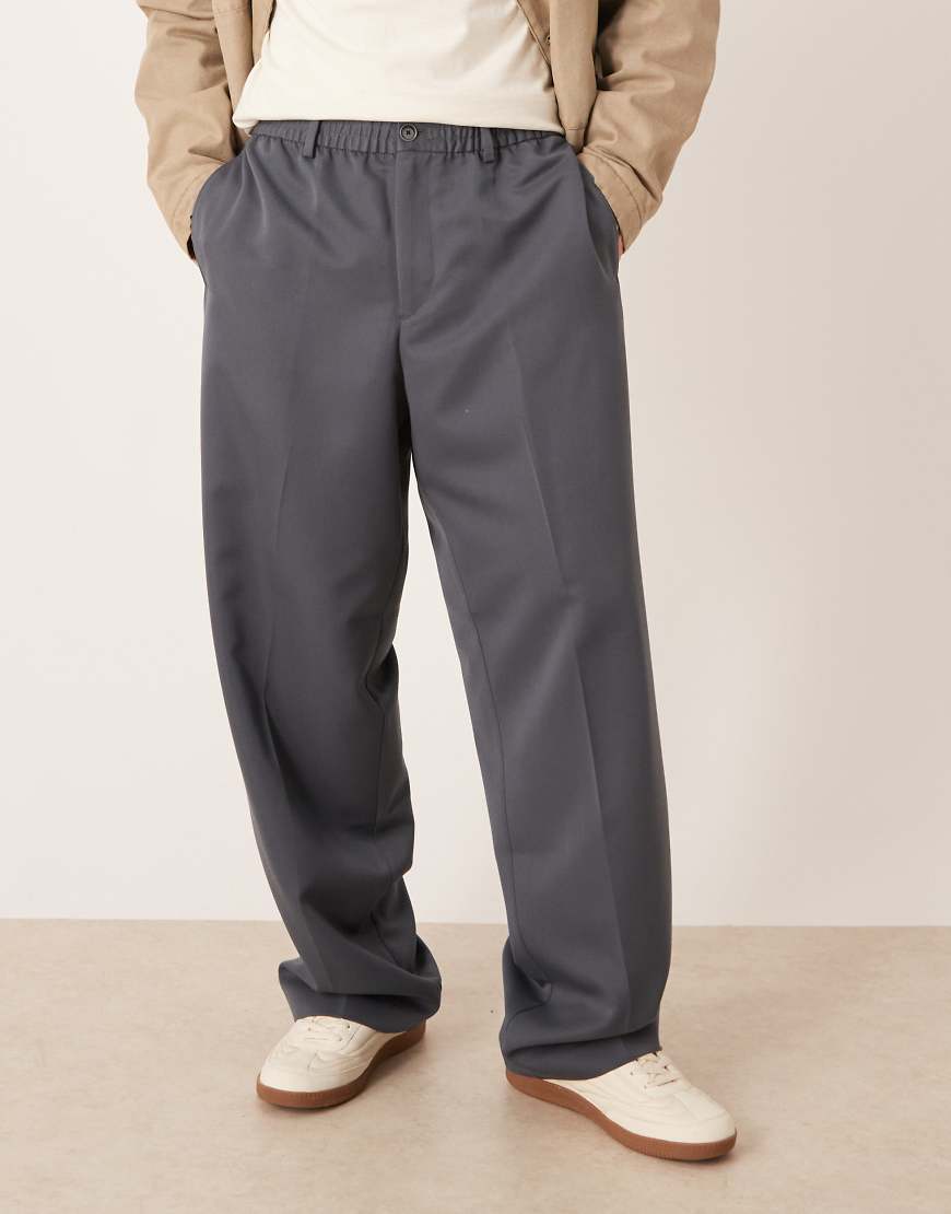 ASOS DESIGN - Elegante Jogginghose in Dunkelgrau mit weitem Bein von ASOS DESIGN