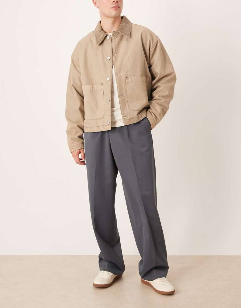 ASOS DESIGN - Elegante Jogginghose in Dunkelgrau mit weitem Bein ASOS DESIGN - Elegante Jogginghose in Dunkelgrau mit weitem Bein von ASOS DESIGN