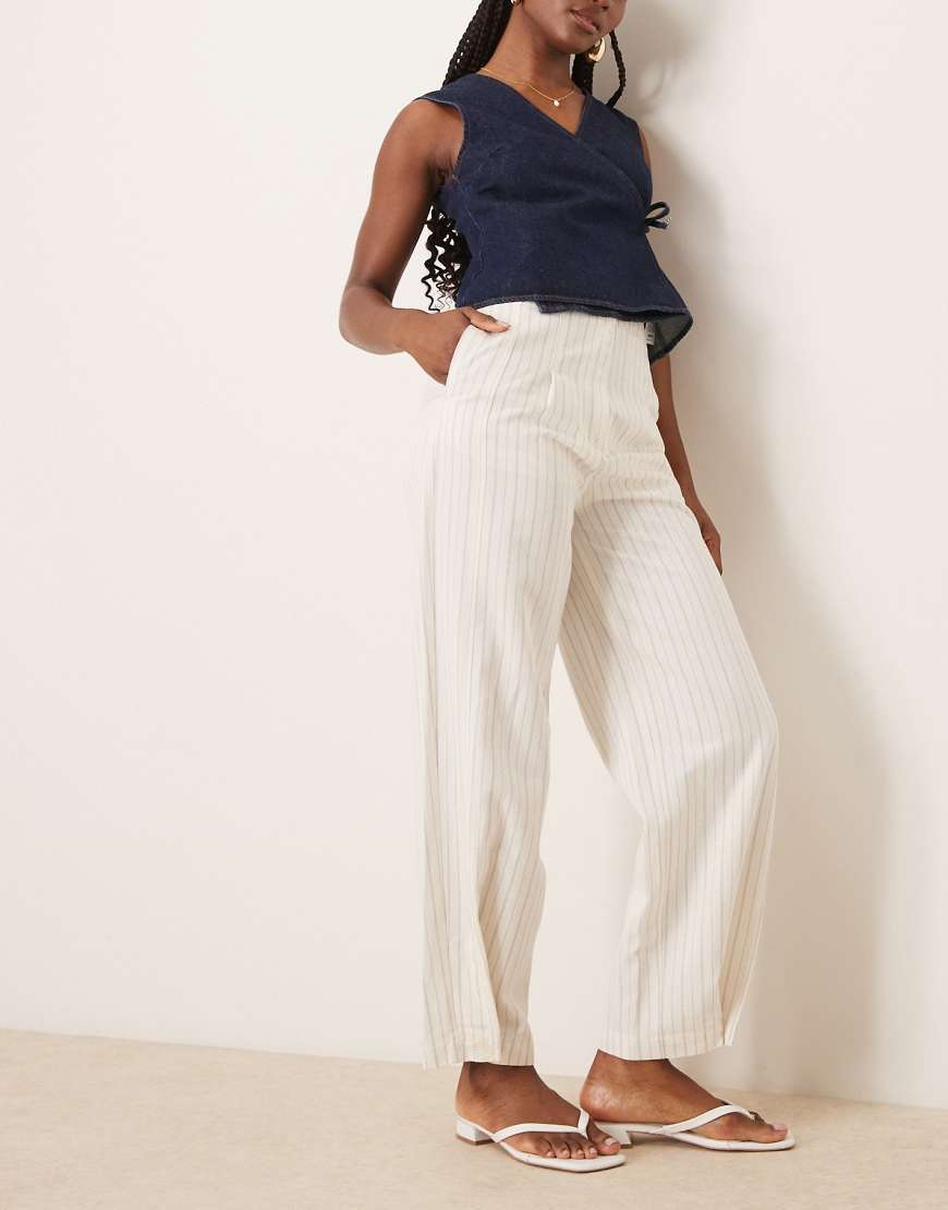 ASOS DESIGN - Elegante Leinenhose mit Streifenmuster in Ecru und anpassbarem Saum-Bunt von ASOS DESIGN