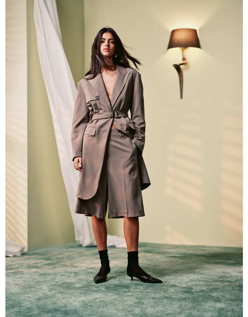 ASOS DESIGN - Elegante Longline-Shorts in Mokka, Kombiteil-Neutral ASOS DESIGN - Elegante Longline-Shorts in Mokka, Kombiteil-Neutral von ASOS DESIGN