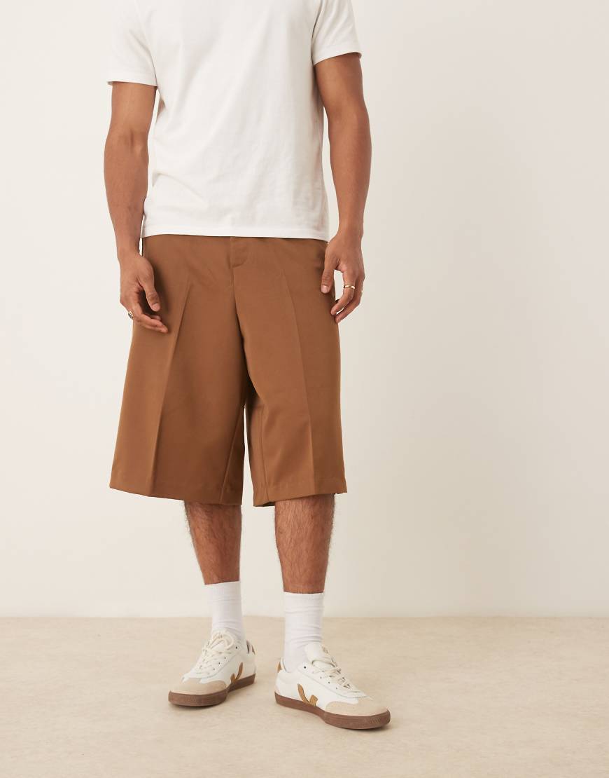 ASOS DESIGN - Elegante Oversize-Bermudashorts in Braun mit elastischem Bund, Kombiteil ASOS DESIGN - Elegante Oversize-Bermudashorts in Braun mit elastischem Bund, Kombiteil von ASOS DESIGN