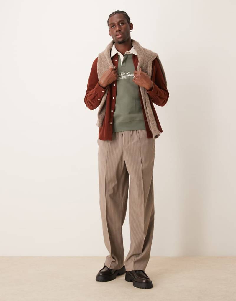 ASOS DESIGN - Elegante Pull-on-Hose in Braun mit weitem Bein und Nadelstreifen von ASOS DESIGN