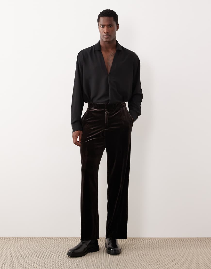 ASOS DESIGN - Elegante Samthose in Dunkelbraun mit weitem Bein und elastischem Taillenbund-Rot von ASOS DESIGN