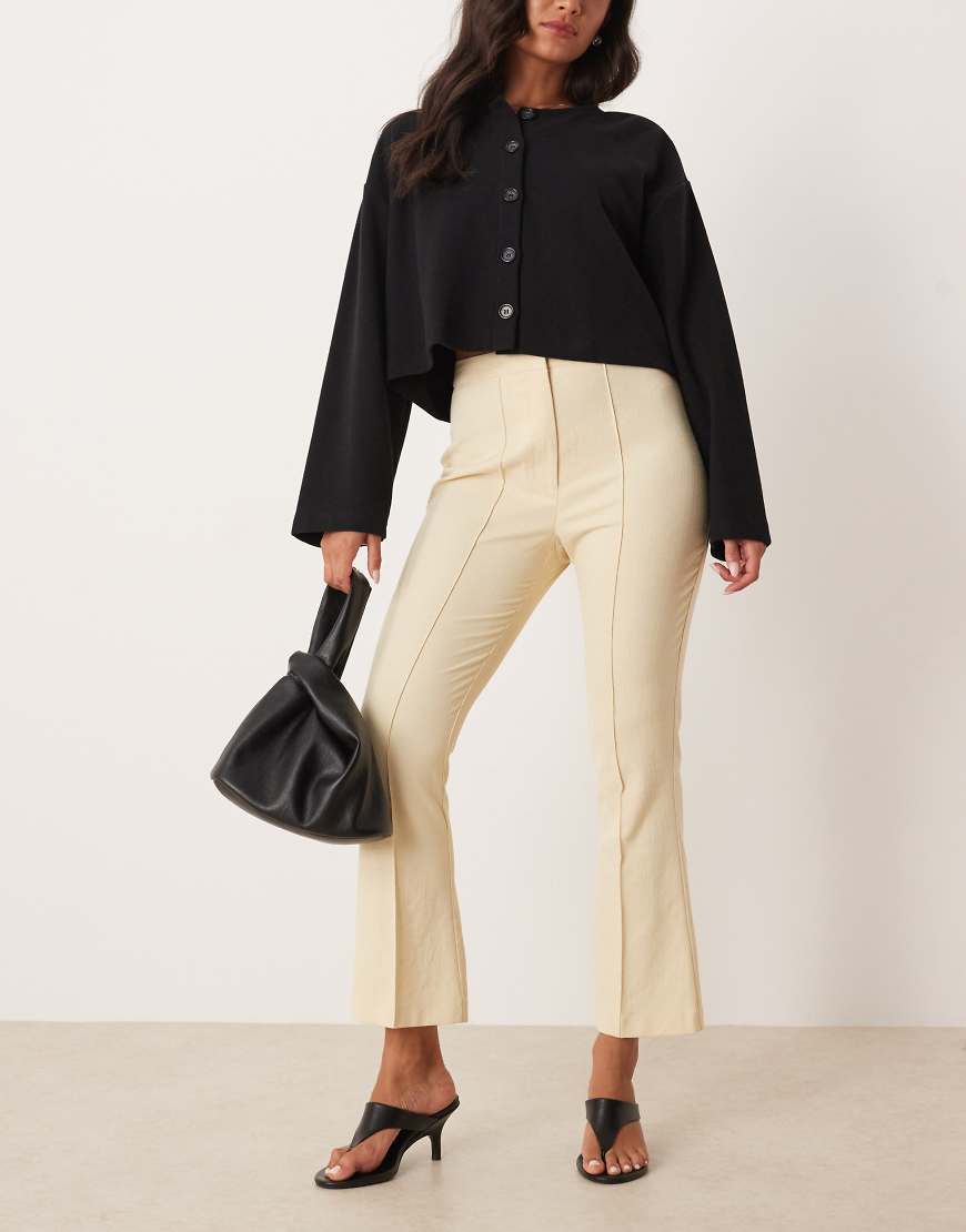 ASOS DESIGN - Elegante Schlaghose in Zitronengelb von ASOS DESIGN