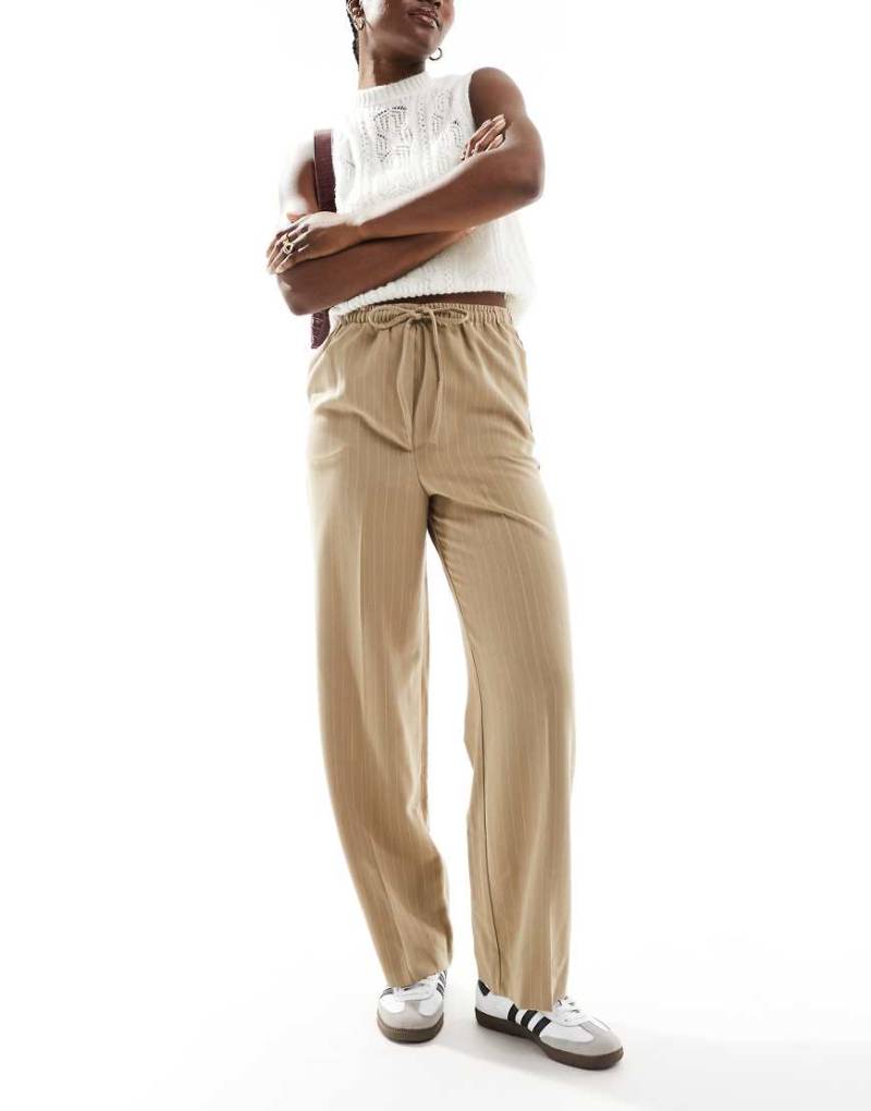 ASOS DESIGN - Elegante Schlupfhose in Taupe mit Streifen-Bunt von ASOS DESIGN