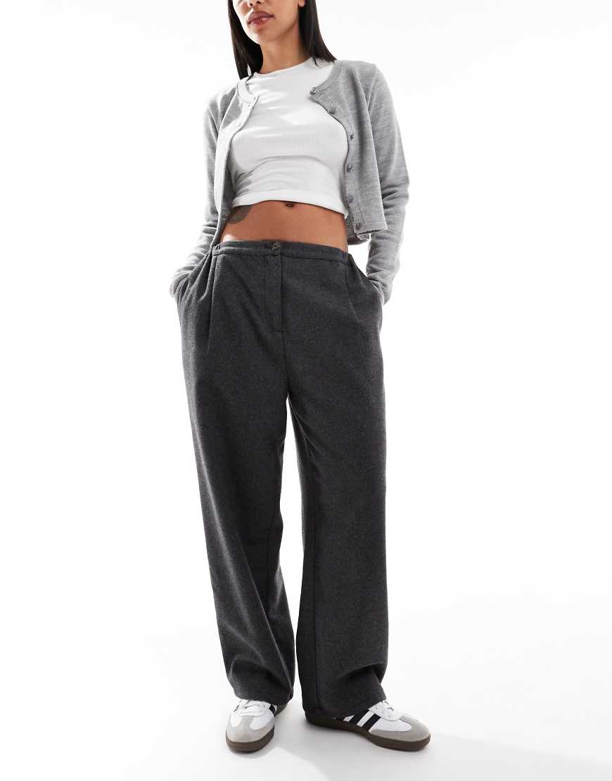 ASOS DESIGN - Elegante Hose in schwarzer Wolloptik mit Fischgrätenmuster von ASOS DESIGN