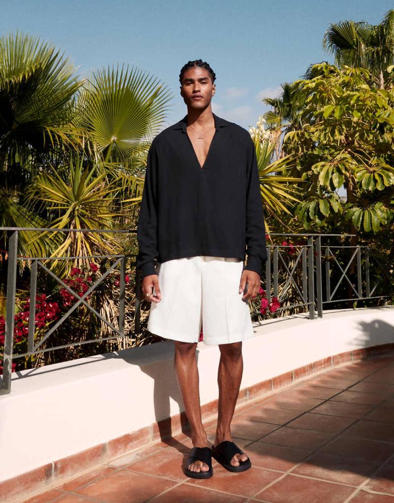 ASOS DESIGN - Elegante Bermuda-Shorts in Weiß mit Bundfalten ASOS DESIGN - Elegante Bermuda-Shorts in Weiß mit Bundfalten von ASOS DESIGN