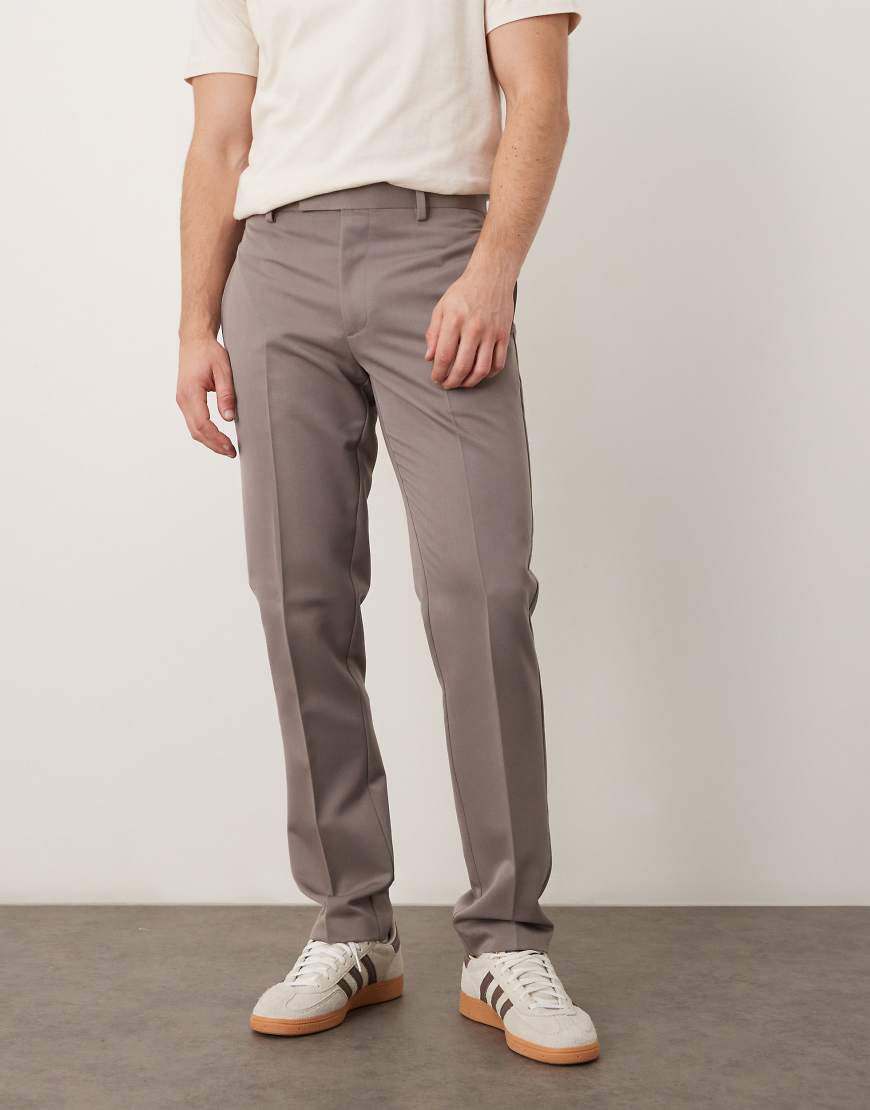 ASOS DESIGN - Elegante Slim Fit Hose in Braun-Brown von ASOS DESIGN