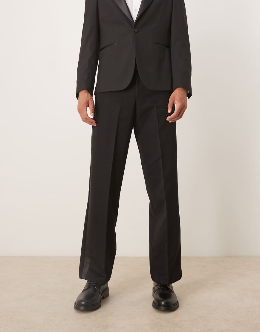 ASOS DESIGN - Elegante Smoking-Hose mit weitem Bein und Seitenstreifen-Schwarz von ASOS DESIGN
