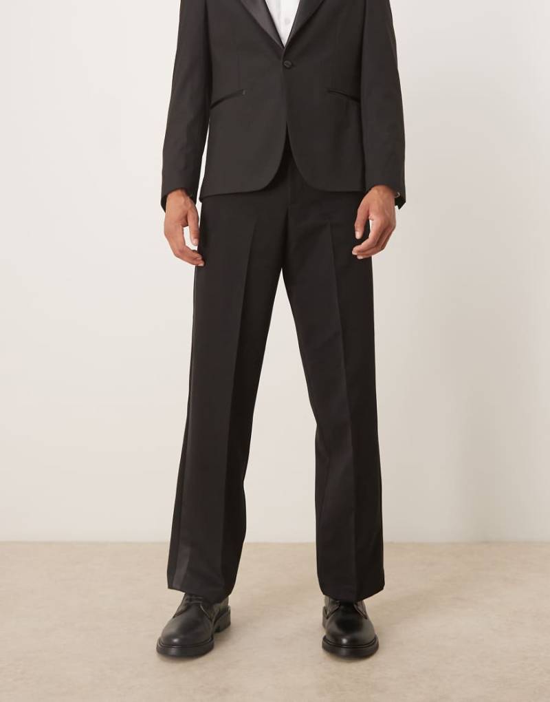 ASOS DESIGN - Elegante Smoking-Hose mit weitem Bein und Seitenstreifen-Schwarz von ASOS DESIGN