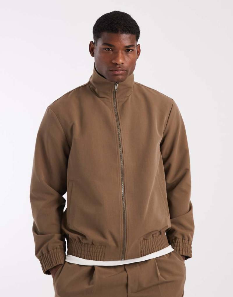 ASOS DESIGN - Elegante Trainingsjacke in Braun mit Kontrastkragen, Kombiteil-Brown von ASOS DESIGN