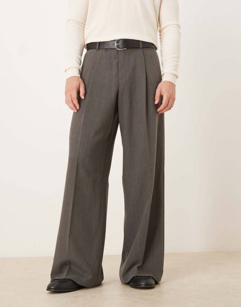 ASOS DESIGN - Elegante Twill-Hose in Grau mit weitem Bein und Bügelfalte vorne von ASOS DESIGN