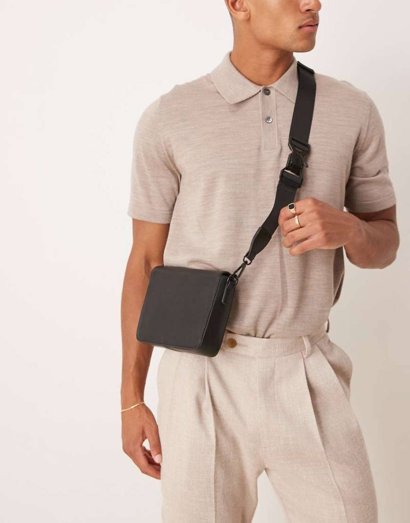 ASOS DESIGN - Elegante Umhängetasche aus Kunstleder in Schwarz von ASOS DESIGN