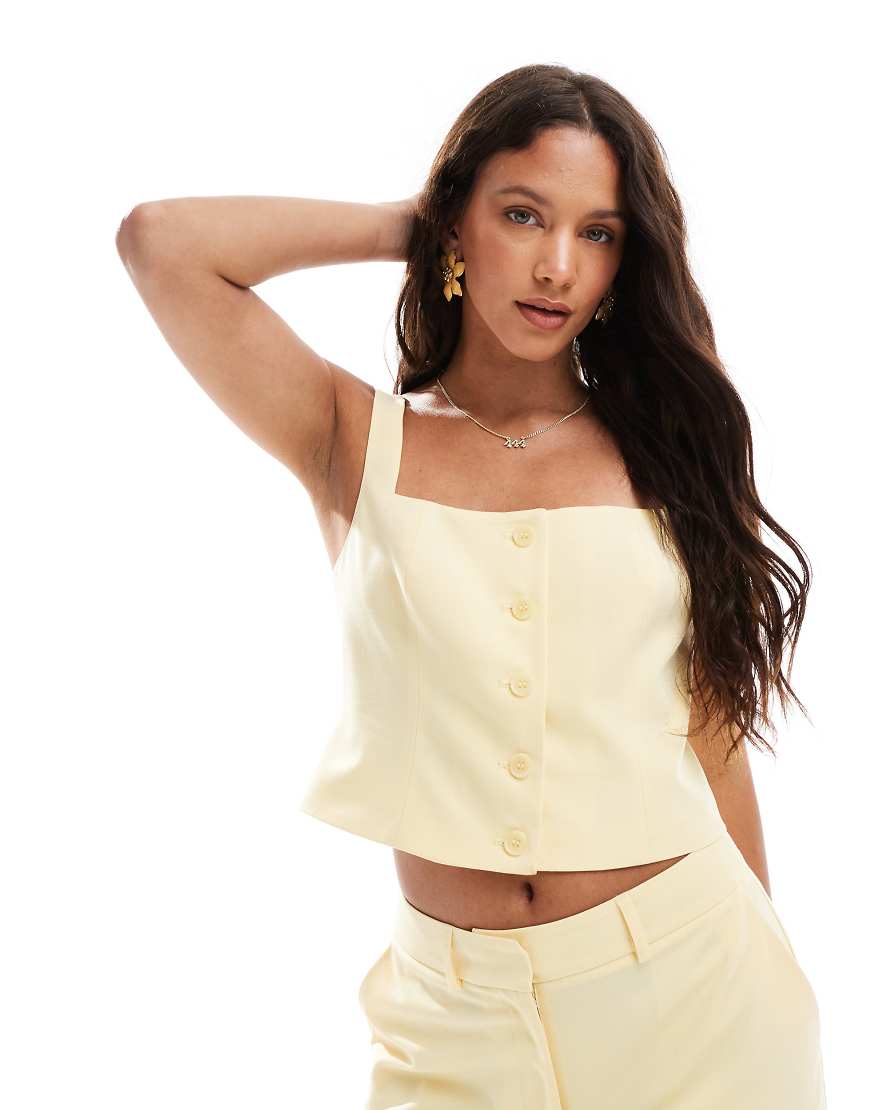 ASOS DESIGN - Elegante Weste in Buttermilchgelb mit eckigem Ausschnitt, Kombiteil ASOS DESIGN - Elegante Weste in Buttermilchgelb mit eckigem Ausschnitt, Kombiteil von ASOS DESIGN