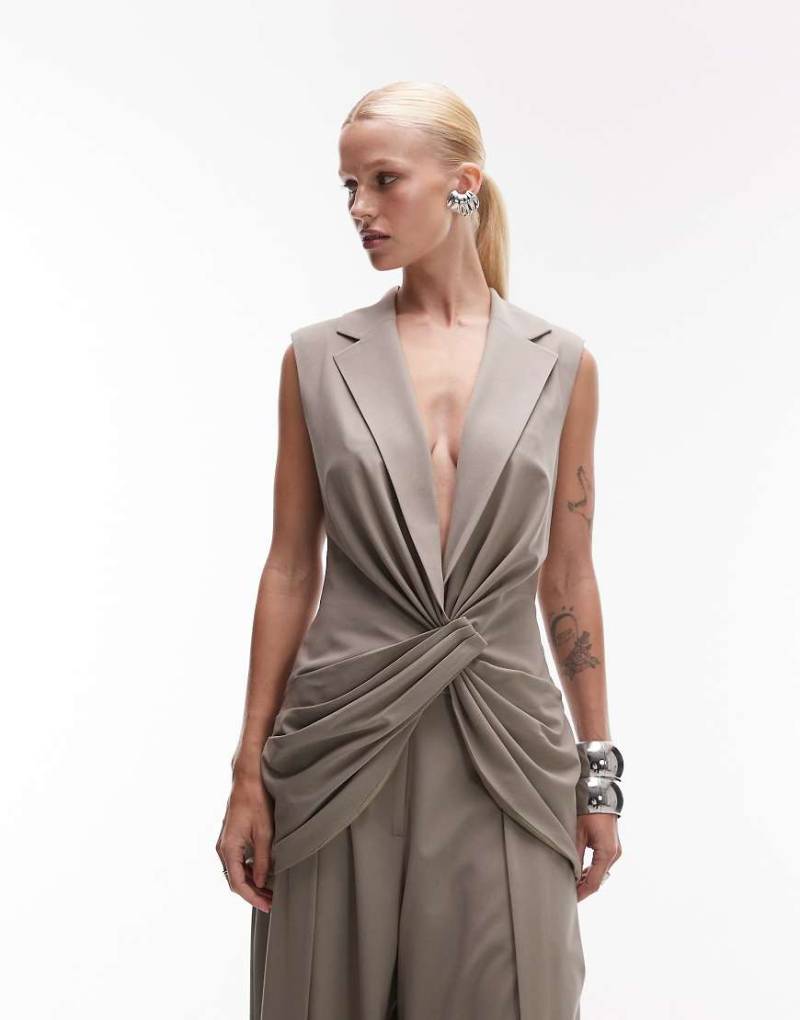 ASOS DESIGN - Elegante Weste in Neutral mit verdrehter Vorderseite und tiefem Ausschnitt von ASOS DESIGN